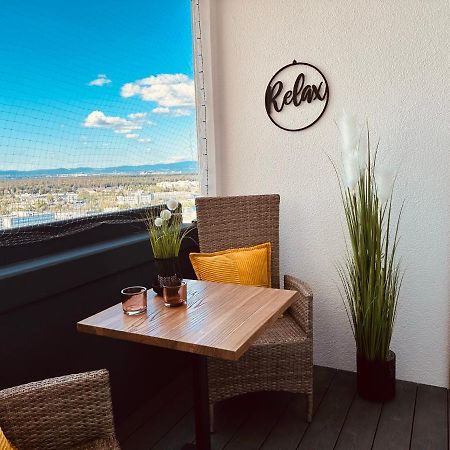 Fewo Sky21 * Langen Exklusives Appartment Vollausstattung / Zentrale Lage *Neu* Dış mekan fotoğraf
