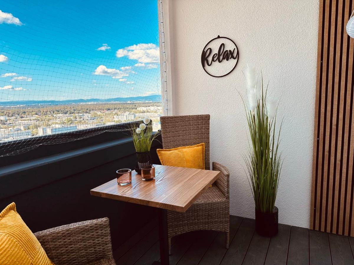 Fewo Sky21 * Langen Exklusives Appartment Vollausstattung / Zentrale Lage *Neu* Dış mekan fotoğraf